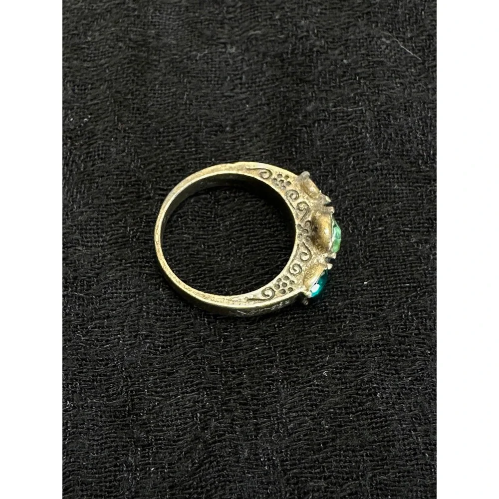 Three Stone Ring Womens Size 9 Green Teal Antiqued Gold Tone Vintage Style